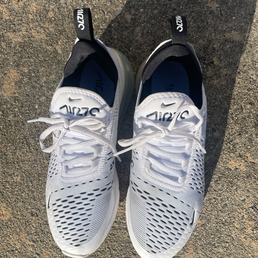 Nike Air 270 women’s size 9